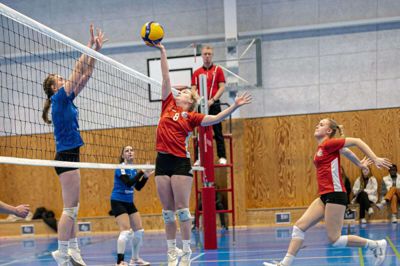 Ikast KFUM’s bedste volleykvinder har været suveræne i denne sæson, hvor det er blevet til 19 sejre i lige så mange kampe i 1. division vest. Efter sommerferien står der ligaopgør i kalenderen. Foto: Hamistolen.dk