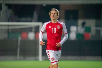FCM-kometen Valdemar Byskov Andreasen gjorde 10-tallet på trøjen ære med en god præstation mod Sverige. Herningenseren var med til at skabe 2-0-målet og kom selv til tre afslutninger i kampen. Foto: Nicolai Berthelsen
