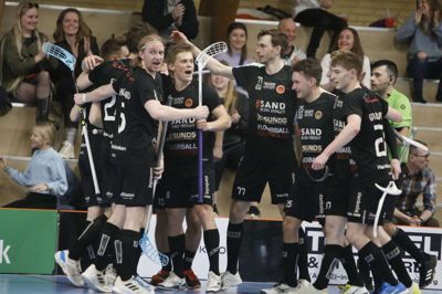 Stor jubel i Sunds-lejren. Holdet skal for første gang spille DM-finale. Foto: Henrik Ole Jensen