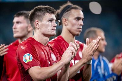 Joakim Mæhle og Yussuf Poulsen nåede sammen med det danske fodboldlandshold til semifinalen ved EM i sommerens 2021. Præstationen har måske inspireret flere danskere til at starte med at spille fodbold sidste år. (Arkivfoto).