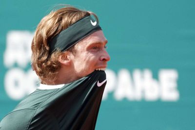 Andrey Rublev er nummer otte på verdensranglisten, men kommer ikke til start i Wimbledon til sommer.
