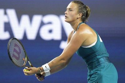 Aryna Sabalenka, der er nummer fire på verdensranglisten, er et af flere topnavne, der er udelukket fra årets Wimbledon-turnering.