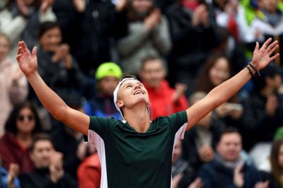 Holger Rune kunne søndag fejre finalesejren over hollænderen Botic van de Zandschulp. Det var danskerens første ATP-titel i karrieren.