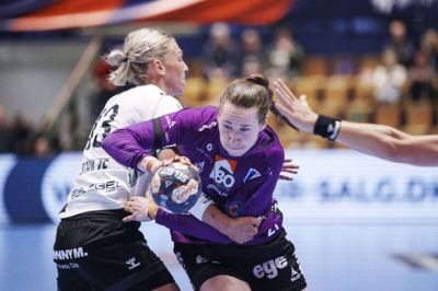 Når European League skal finde sin vinder sidst på sæsonen, skal der naturligvis kæmpes om hver en bold. Men HIH’s semifinale var ikke svinsk. Hvad skal de 14 udvisninger så til for? Foto: Bo Amstrup / Ritzau Scanpix