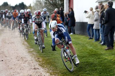 Når rytterne i Grand Prix Herning i morgen skal passere 16 stykker med grusveje kan de forvente rimelige forhold. Nedbøren de seneste betyder, at vejene er lidt mere faste. Foto: Flemming Hansen