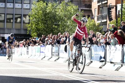 Andreas Stokbro køret først over stregen som vinder af sidste års Grand Prix Herning. Foto: Tom Laursen