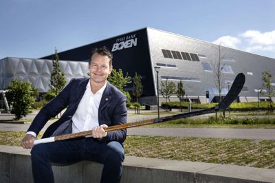 Som direktør for Danmarks Ishockey Union var Ulrik Larsen tæt på VM 2018 i Jyske Bank Boxen. Men når VM vender tilbage til Boxen i 2025, er herningenseren chefen for det hele. Han bliver nemlig VM-direktør i Herning. Foto: Tom Laursen