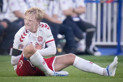 Kasper Dolberg pådrog sig en skulderskade i Nations League-kampen ude mod Frankrig 3. juni i Paris. Foto: Liselotte Sabroe/Ritzau Scanpix