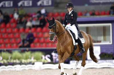 Den danske dressurstjerne Cathrine Laudrup-Dufour og hesten Vamos Amigos leverede et flot ridt onsdag aften på et næsten udsolgt MCH Aerna i Herning. Det rakte til endnu en VM-sølv. Foto: Ritzau Scanpix