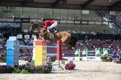 Østrigske Marc Kühner styrer Electric Blue P over ét af springene på MCH Arena. Ekvipagen sluttede som nummer seks i finalen. Foto: Malene Tswai
