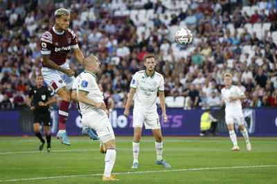 West Hams angriber Gianluca Scamacca steg flot til vejrs og scorede kampens første mål i sejren hjemme over Viborg FF.
