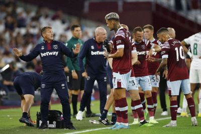 Billy McKinlay var torsdag stand-in for West Hams manager, David Moyes, der var suspenderet.