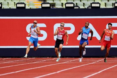 Simon Hansen (i.m.) i aktion i sit indledende 200 meter-heat ved EM i München i sidste uge. Han gik videre til semifinalerne, men her måtte han opgive at stille op. Foto: Ritzau Scanpix
