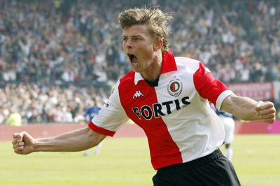 Hele 92 gange har Jon Dahl Tomasson kunnet fejre en scoring i Feyenoord-trøjen. Her har han scoret mod rivalerne fra Ajax Amsterdam. Foto: Ritzau Scanpix