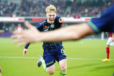 Viborgs tjekkiske midtbanespiller Jan Zamburek kunne fejre sin scoring i søndagens superligakamp ude mod Silkeborg. Viborg endte med at vinde 2-1.