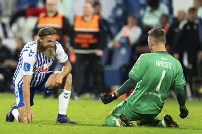 Forstærkningerne med midtstopperen Bjørn Paulsen (t.v.) og målmanden Martin Hansen er to af nøglerne til OB’s positive forvandling i efteråret, mener fynsk OB-ekspert. Foto: Claus Bech/Ritzau Scanpix