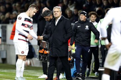Koncentration i kampens hede hos både anfører Erik Sviatchenko og cheftræner Albert Capellas. Avancementet fra Europa League vækker - naturligvis - stor stolthed i hele klubben. Foto: Henrik Ole Jensen