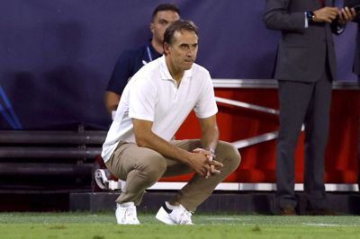 Julen Lopetegui blev fyret af Sevilla efter 1-4-nederlaget til Borussia Dortmund i Champions League.