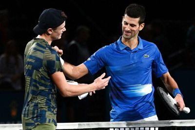 Novak Djokovic måtte søndag give fortabt over for Holger Rune, der dermed for femte kamp i træk slog en spiller fra verdensranglistens top-10.