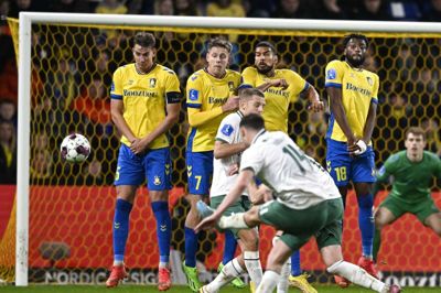 Brøndby tabte søndag til Viborg i Superligaen. Viborg scorede blandt andet på dette frispark, hvor muren ikke var sat godt nok.