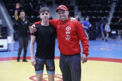 14-årige Stamatios Vorrias (t.v.) vandt guld i 52 kiloklassen for drenge ved Venne Cup og er et lovende talent ifølge træner Mads Juhl.