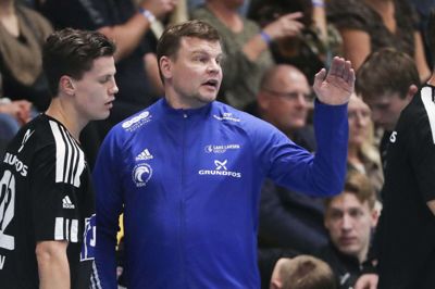 BSH-træner, Patrick Westerholm, var tilfreds med indsatsen, da BSH vandt sidste træningkamp ganske sikkert over Skjern. Foto: Martin Ballund