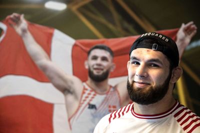Turpal Bisultanov har igennem hele sin karriere stillet op under dansk flag. Han var lige fyldt seks år, da familien kom til Danmark fra det krigshærgede Tjetjenien. Men det er først i det kommende år, at han bliver dansk statsborger. Han bestod den danske indfødsretsprøve 2. december og venter nu på det danske pas, der giver ham mulighed for at jagte en OL-billet for Danmark. Foto: Tom Laursen