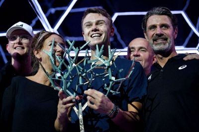 Patrick Mouratoglou (th) var på plads i Paris, da Holger Rune i november vandt sin første Masters 1000-turnering. (Arkivfoto).