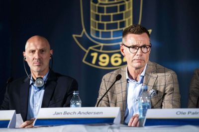 Jan Bech Andersen (til højre) præsenterede de nye ejere på et pressemøde i slutningen af oktober.