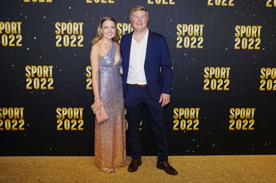 Riffel-skytten Rikke Mæng Ibsen fra Sunds tog turen på den gyldne løber med sin skyttekollega, Jesper Hansen. Foto: Bo Amstrup/Ritzau Scanpix