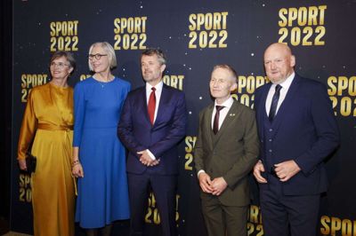 Fem af aftenens hovedpersoner - eller værter om man vil - på den gyldne løber. Fra venstre er det Hernings borgmester Dorte West (V), DR’s generaldirektør Maria Rørbye Rønn, Kronprins Frederik, formand for DIF Hans Natorp og MCH’s administrerende direktør, Georg Sørensen. Foto: Bo Amstrup/Ritzau Scanpix