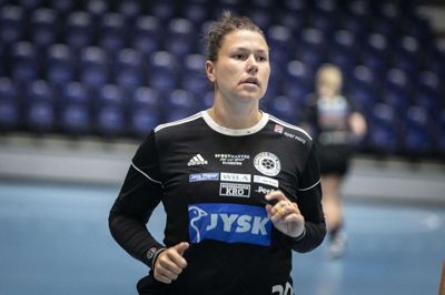 Filippa Idéhn spillede en forbilledlig kamp mod sin kommende klub, Ikast Håndbold, da Silkeborg-Voel i onsdags besejrede Ikast Håndbold 29-28. Hun ser dog frem til at kæmpe for DM-medaljer hos de gulklædte fra næste sæson. Foto: Martin Ballund