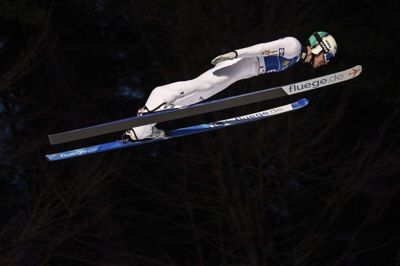 Timi Zajc fik sig en stor forskrækkelse under fredagens skihopkonkurrence i tyske Willingen.