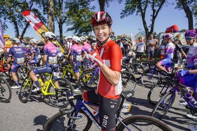 Cecilie Uttrup Ludwig signalerer overskud under sidste års udgave af Tour of Scandinavia. Hun endte som samlet vinder af etapeløbet og er således forsvarende mester ved årets løb, der blandt andet byder på en enkeltstart i Herning og Tjørring. Foto: Heiko Junge / NTB
