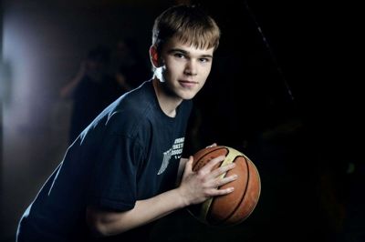 15-årige Sebastian Skotte Larsen elsker basketball og er på bare to år i Herning Hurricanes også blevet dygtig til sporten. Selvtilliden har givet ham et løft uden for basketbanen også. Foto: Chresten Bergh