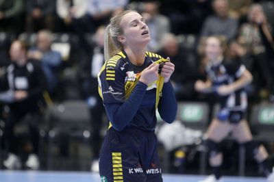 Hjemmekampen mod rivalerne fra Viborg blev en gigantisk skuffelse for Simone Petersen og de øvrige Ikast-spillere, som kun spillede godt i sidste halvdel af første halvleg. Resten af kampen var hjemmeholdet langt under vanligt niveau. Foto: Henrik Ole Jensen