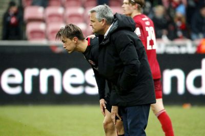 Skuffelsen lyser ud af midtbaneprofilen Kristoffer Olsson og cheftræner Albert Capellas efter slutfløjt. Foto: Chresten Bergh