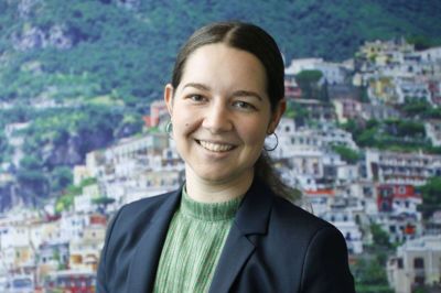 23-årige Julie Vermø er administrerende direktør for Hotel Herning og Dolphin Hotel Herning - og inkarneret fan af FC Midtjylland. Foto: Henrik Ole Jensen