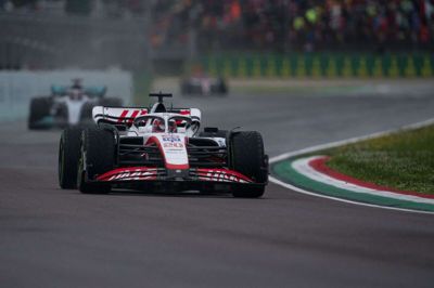 Sidste år kørte Kevin Magnussen på Imola-banen, men i år er løbet afblæst på grund af uvejr.