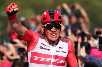 Mads Pedersen kommer ikke til at køre flere etaper i årets Giro d'Italia.