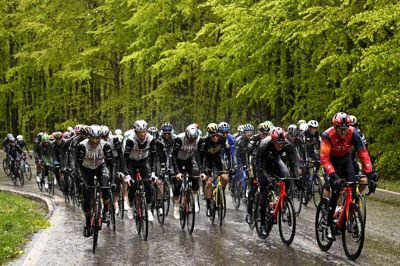 Cykelrytterne i Giroen er udsat for skidt vejr i Italien i disse dage, og det går ud over fredagens etape. (Arkivfoto).