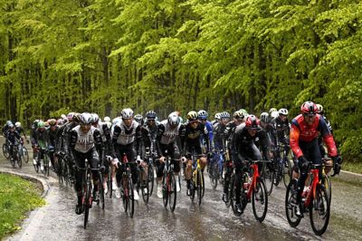 Cykelrytterne i Giroen er udsat for skidt vejr i Italien i disse dage, og det går ud over fredagens etape. (Arkivfoto).