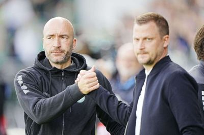 Viborg-træner Jacob Friis (til venstre) var ærgerlig over, at FC København slap af sted med en kneben sejr endnu en gang i de indbyrdes møder mellem de to superligaklubber.