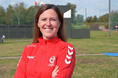 Sportschef Linda Andersson fra Dansk Skytte Union kalder Rikke Mæng for en »verdensklasse-atlet«. Det er ikke overraskende for hende, at riffelskytten fra Sunds er nået dertil. Hun træner nemlig ekstremt hårdt og målrettet. Foto: Anne Helmine Olesen/Dansk Skytte Union