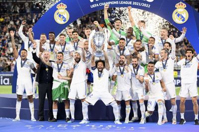 Real Madrid fejrer her sidste års sejr i finalen i Champions League. Det var femte gang på otte år, at den spanske klub vandt Europas største klubturnering. (Arkivfoto).