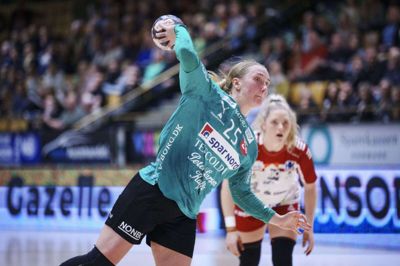 Maria Fisker og holdkammeraterne i Viborg behøver ikke at finde passene frem til den kommende sæson. (Arkivfoto).