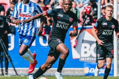 Jamiu Musbaudeen kom på banen mod OB og fik de sidste to minutter plus tillægstid i 4-2-sejren. Klubbens U19-træner, Kenneth Andersen, er sikker på, at fansene på MCH Arena kommer til at se meget mere til den løbestærke midtbanespiller. Foto: Daniel Stentz/FCM