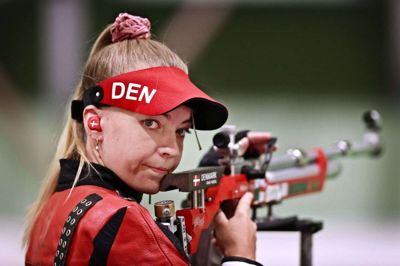 Rikke Mæng Ibsen er skuffet over sin præstation ved European Games. Sundsboen havde en finaleplads i 50 meter luftriffel i sigtekornet, men endte med en midterplacering. Billedet her stammer dog fra OL i Tokyo. Foto: Jens Dresling/Ritzau Scanpix