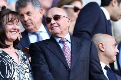 Noget af den insiderhandel, Joe Lewis står anklaget for, skulle være sket på Tottenham-ejerens superyacht til en værdi af 250 millioner dollar - svarende til 1,7 milliarder kroner. (Arkivfoto).