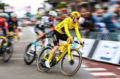 Jonas Vingegaard var hurtigst i et løb i Holland dagen efter sin samlede sejr i Tour de France.